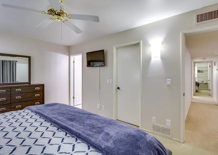 Townhome W/ Shared Pool In 55 + Community! *