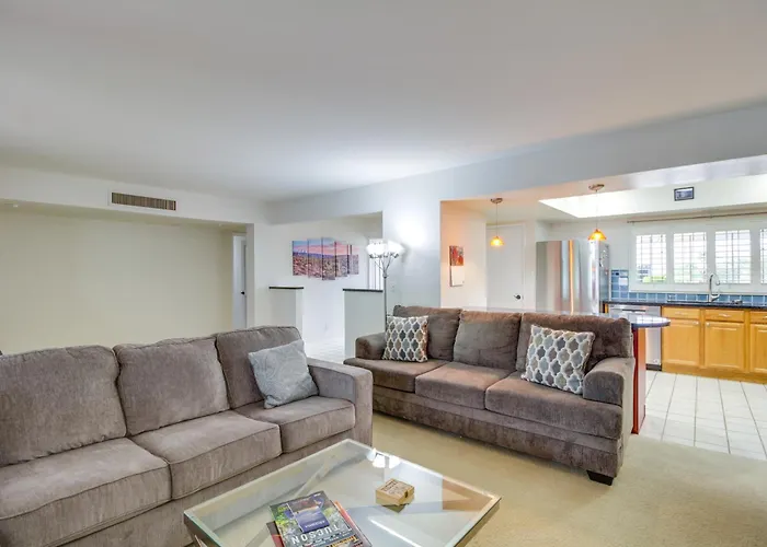 Townhome W/ Shared Pool In 55 + Community! Holiday home *