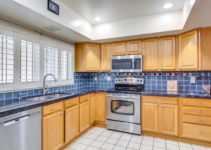 Townhome W/ Shared Pool In 55 + Community!